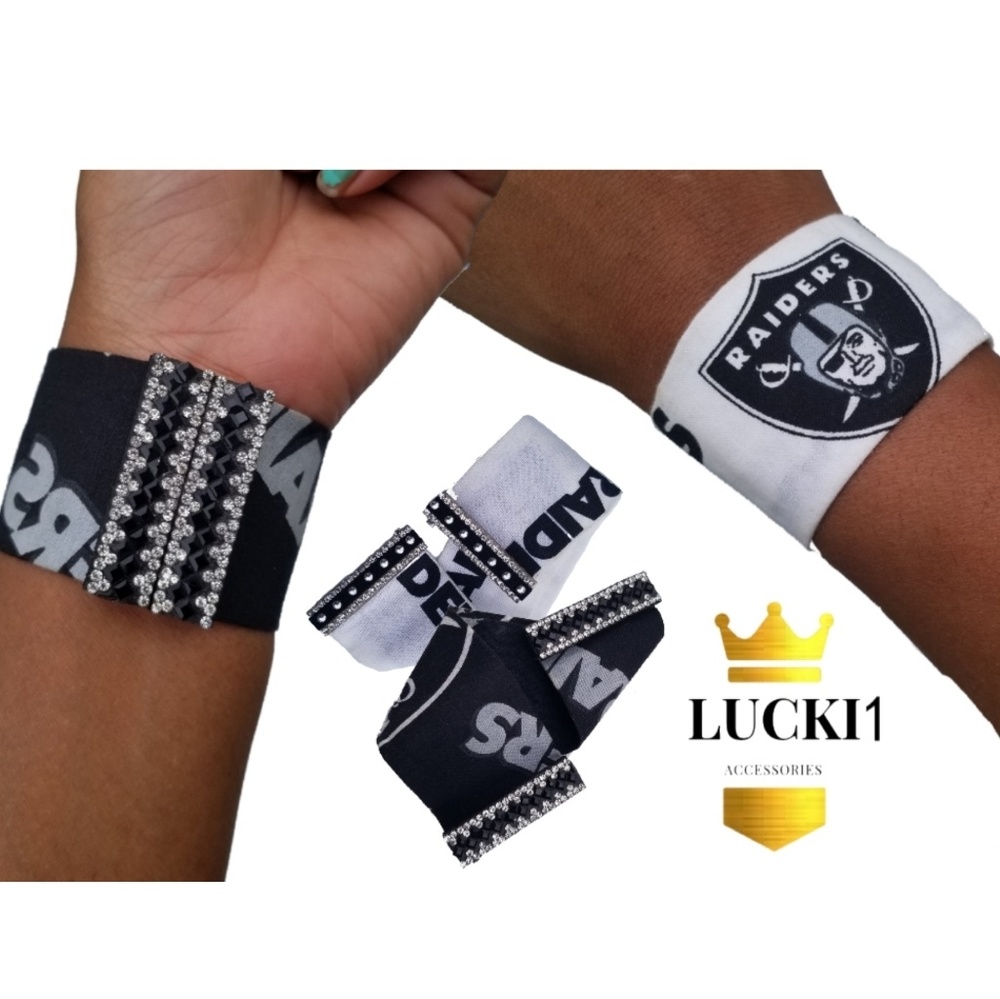 Diamond Black/White Raiders Magnet Bracelet